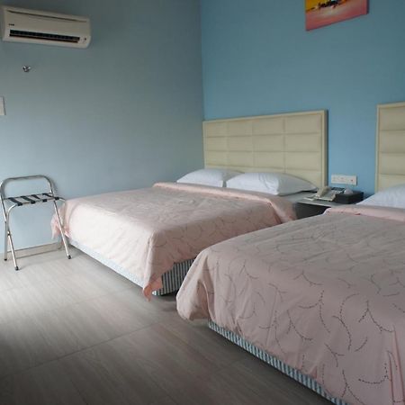 Hotel Zamburger Bukit Indah Τζόχορ Μπάχρου Εξωτερικό φωτογραφία