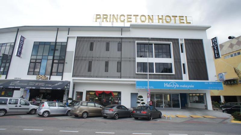 Hotel Zamburger Bukit Indah Τζόχορ Μπάχρου Εξωτερικό φωτογραφία