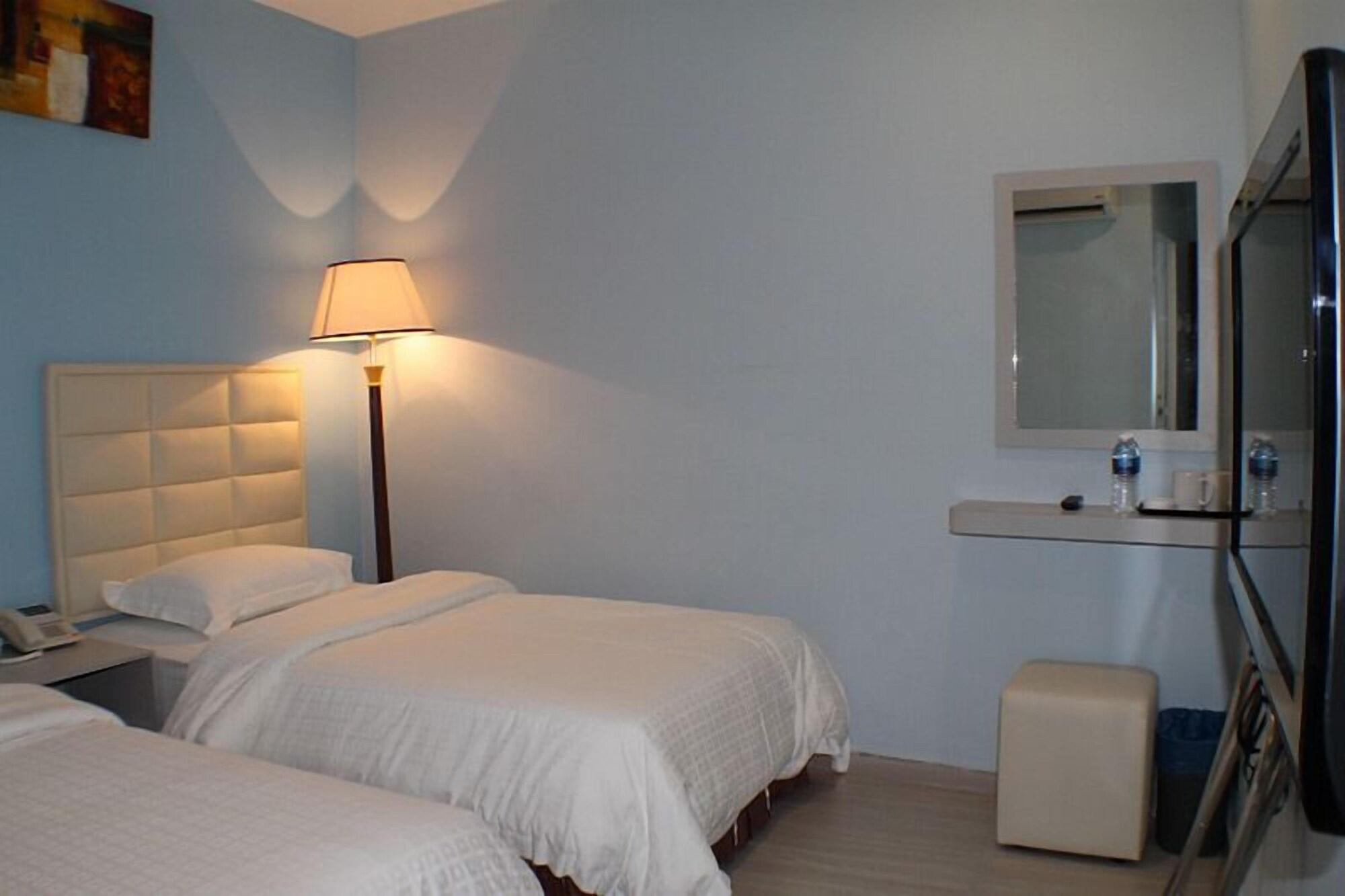 Hotel Zamburger Bukit Indah Τζόχορ Μπάχρου Εξωτερικό φωτογραφία