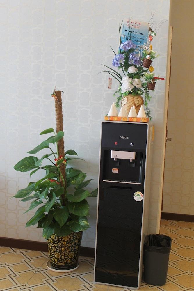 Hotel Zamburger Bukit Indah Τζόχορ Μπάχρου Εξωτερικό φωτογραφία