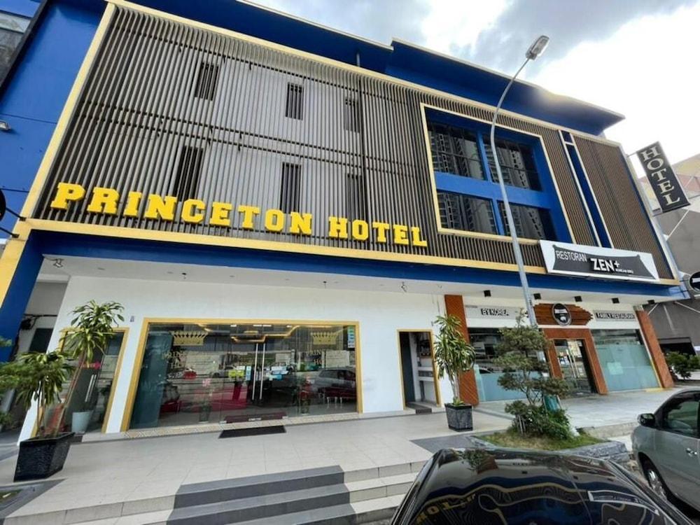 Hotel Zamburger Bukit Indah Τζόχορ Μπάχρου Εξωτερικό φωτογραφία