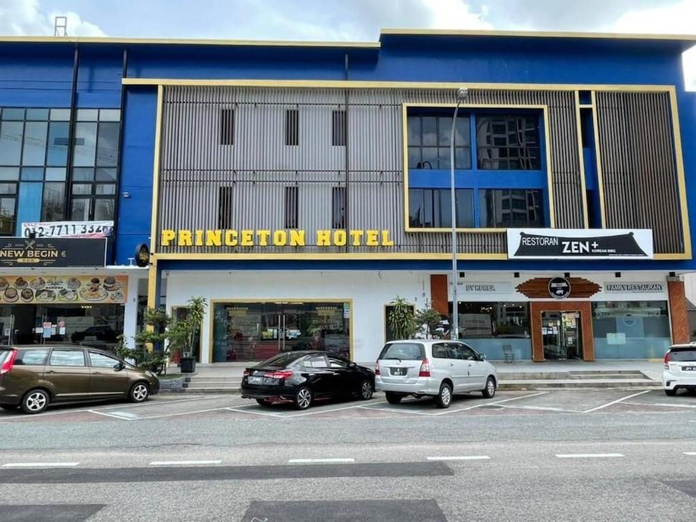 Hotel Zamburger Bukit Indah Τζόχορ Μπάχρου Εξωτερικό φωτογραφία