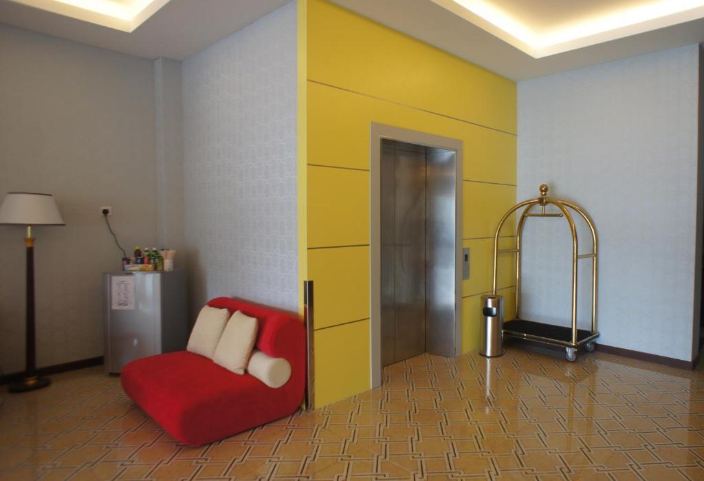 Hotel Zamburger Bukit Indah Τζόχορ Μπάχρου Εξωτερικό φωτογραφία
