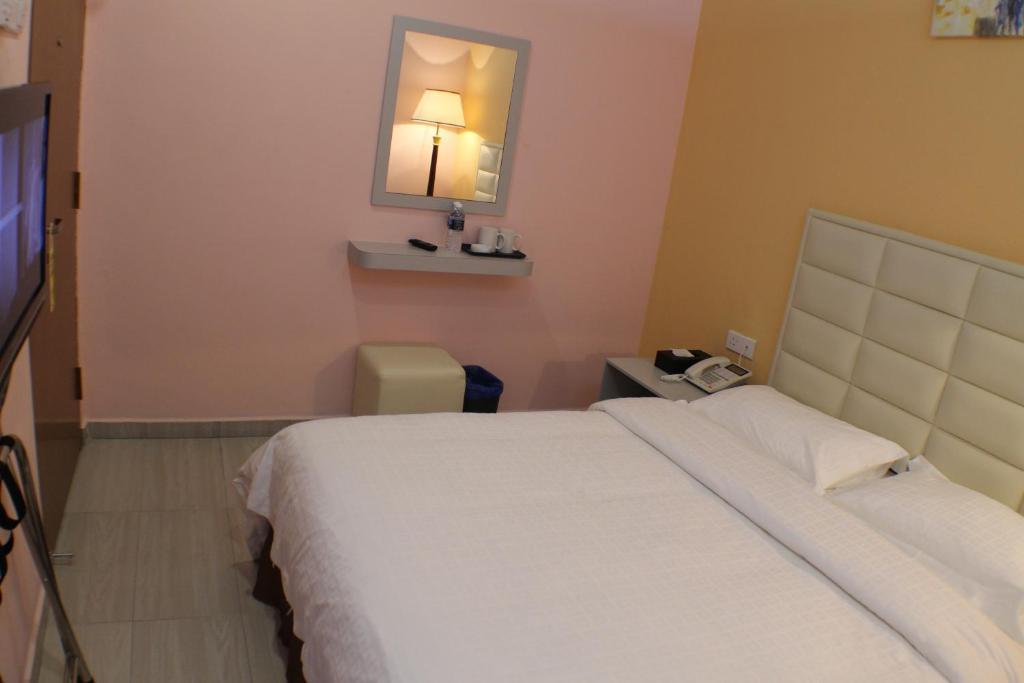 Hotel Zamburger Bukit Indah Τζόχορ Μπάχρου Εξωτερικό φωτογραφία