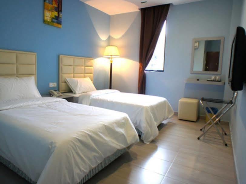 Hotel Zamburger Bukit Indah Τζόχορ Μπάχρου Εξωτερικό φωτογραφία